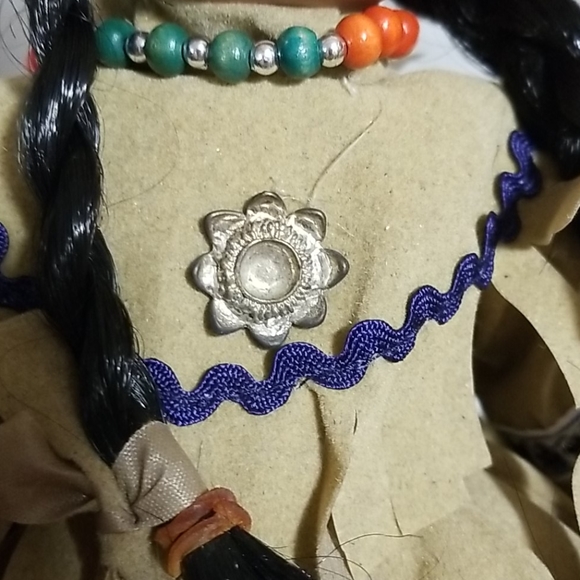 Goldenvale Native American Doll "Aileen" - Picture 11 of 12